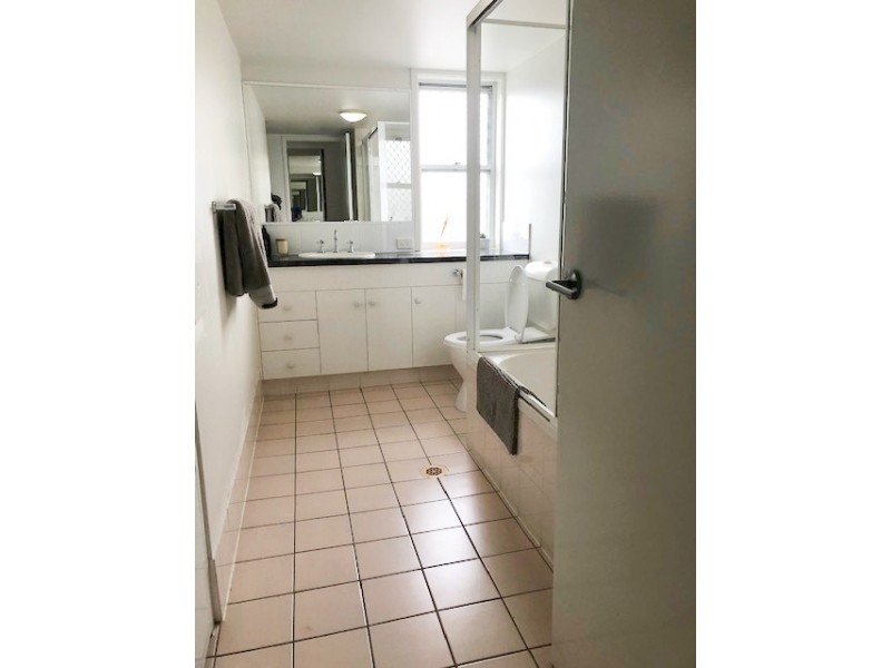 8/32 Second Ave, Broadbeach QLD 4218