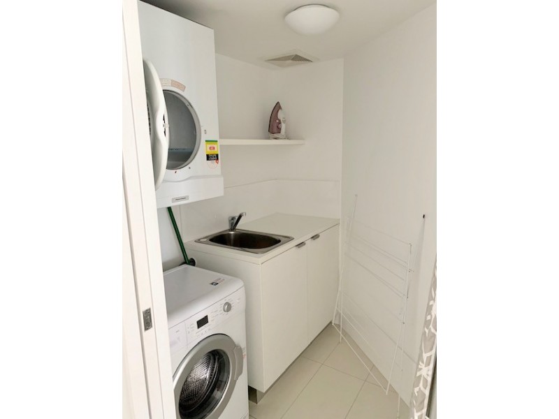 22407/21 Elizabeth Avenue “Oracle”, Broadbeach QLD 4218