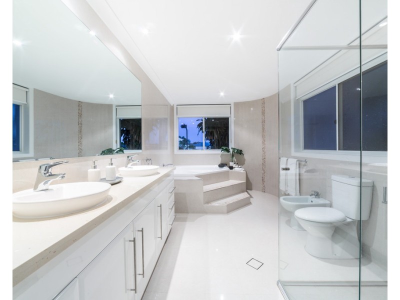 76 Charolais Crescent, Benowa Waters QLD 4217