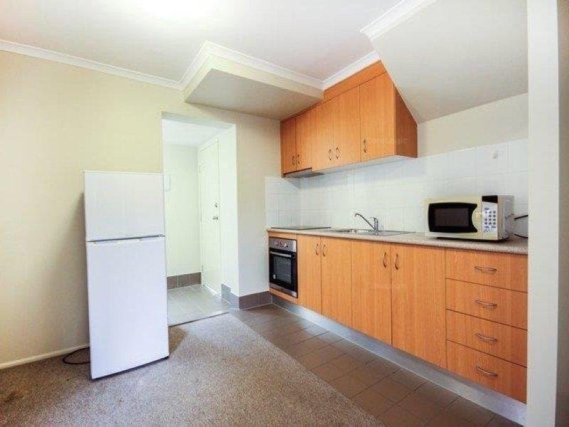 1/54 Woomera Crescent, Southport QLD 4215