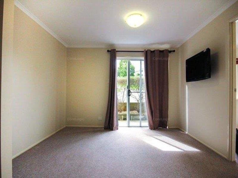 1/54 Woomera Crescent, Southport QLD 4215