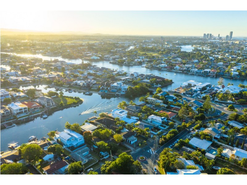 19 Savoy Drive, Broadbeach Waters QLD 4218