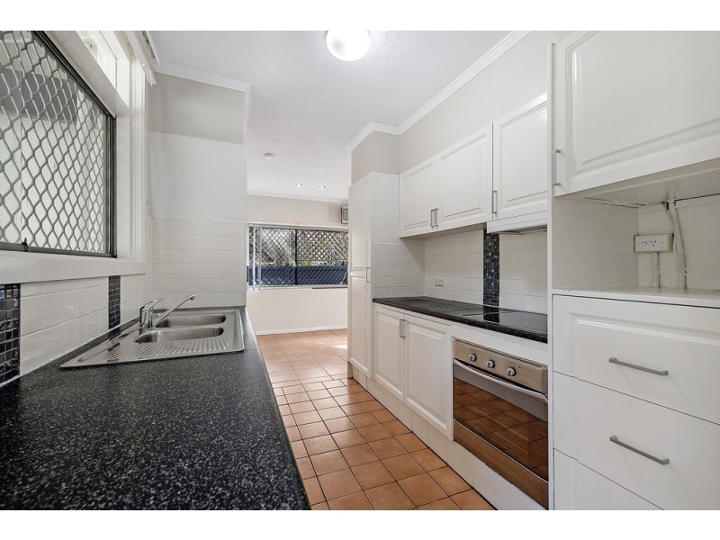 19 Savoy Drive, Broadbeach Waters QLD 4218