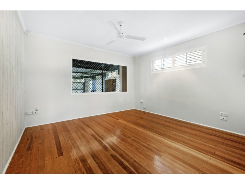 19 Savoy Drive, Broadbeach Waters QLD 4218