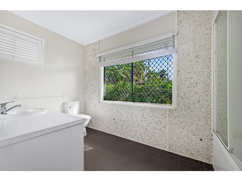 19 Savoy Drive, Broadbeach Waters QLD 4218