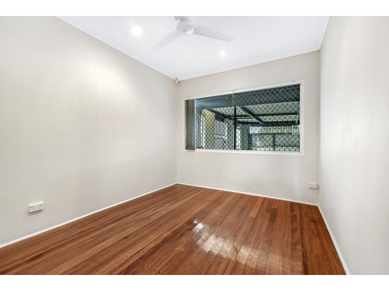 19 Savoy Drive, Broadbeach Waters QLD 4218