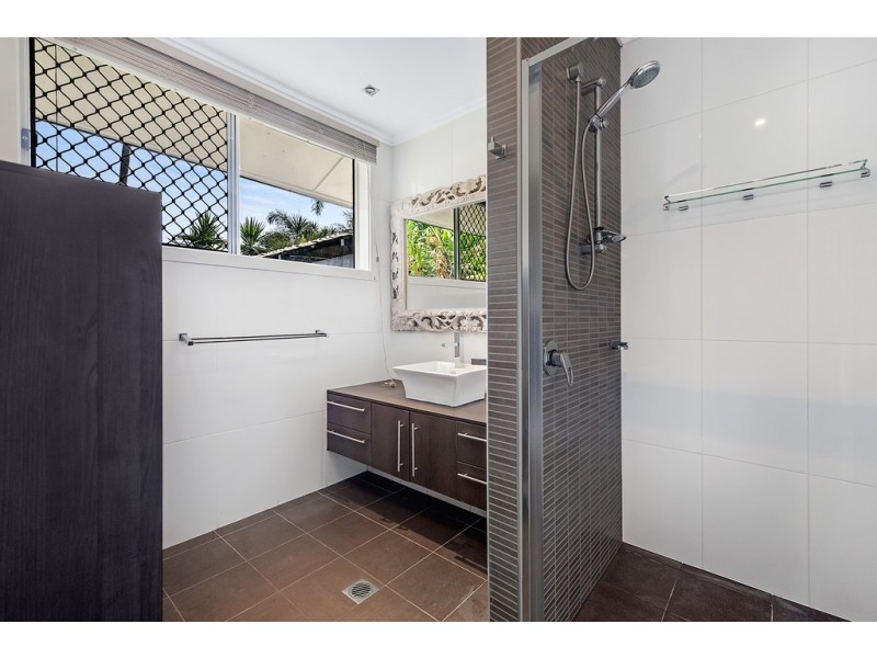 19 Savoy Drive, Broadbeach Waters QLD 4218