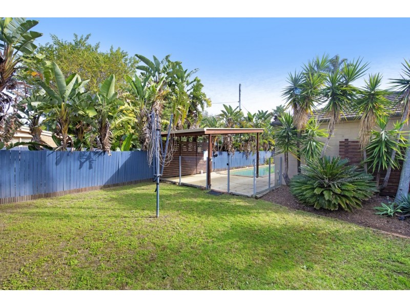 19 Savoy Drive, Broadbeach Waters QLD 4218