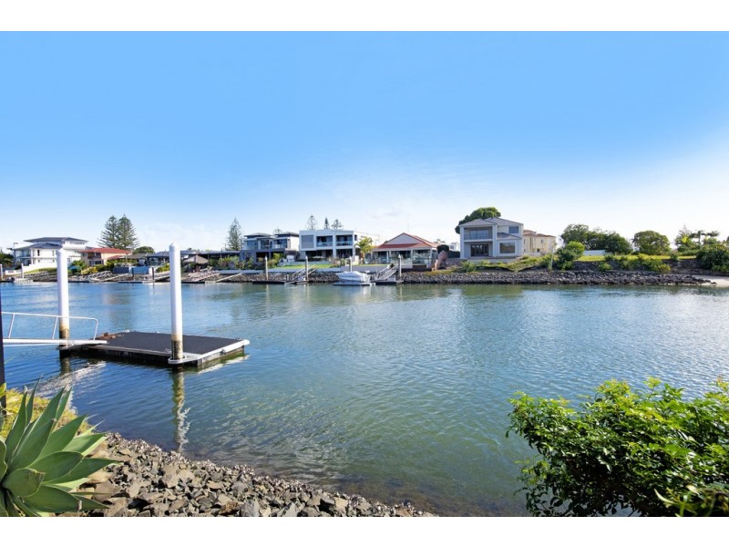 19 Savoy Drive, Broadbeach Waters QLD 4218