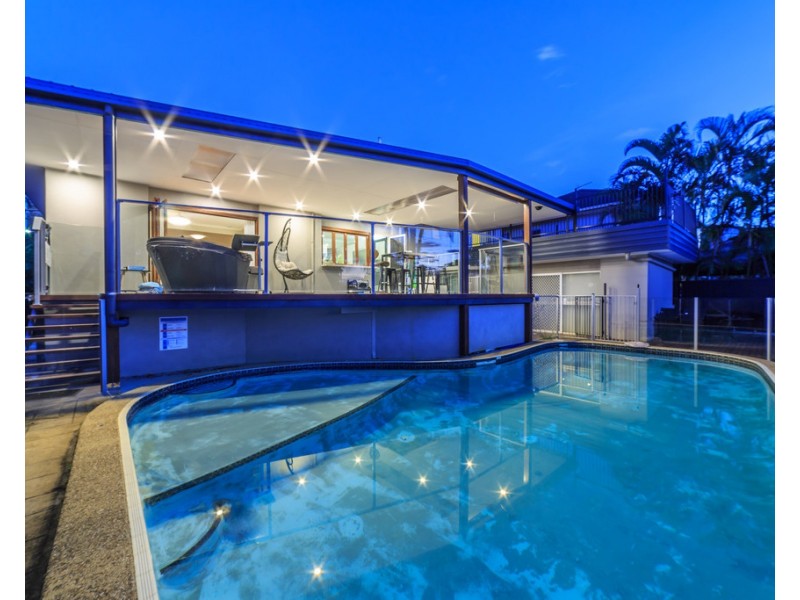 8 Gibraltar Drive, Isle Of Capri QLD 4217