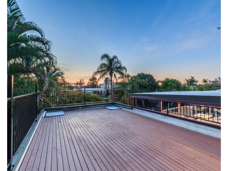 8 Gibraltar Drive, Isle Of Capri QLD 4217