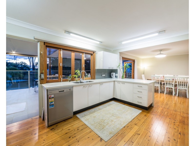 8 Gibraltar Drive, Isle Of Capri QLD 4217