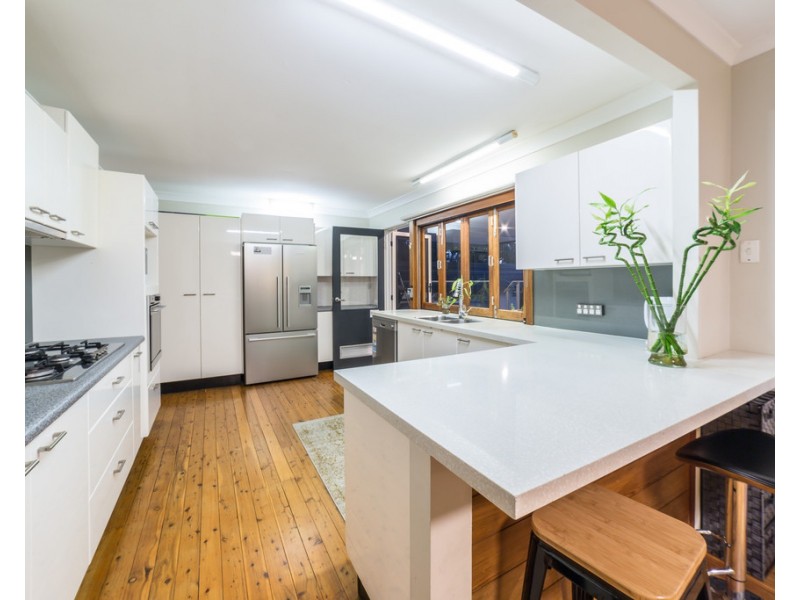 8 Gibraltar Drive, Isle Of Capri QLD 4217