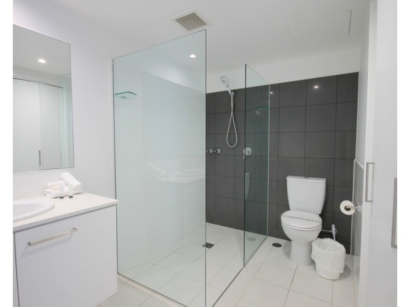 32/25 Surf Parade, Broadbeach QLD 4218