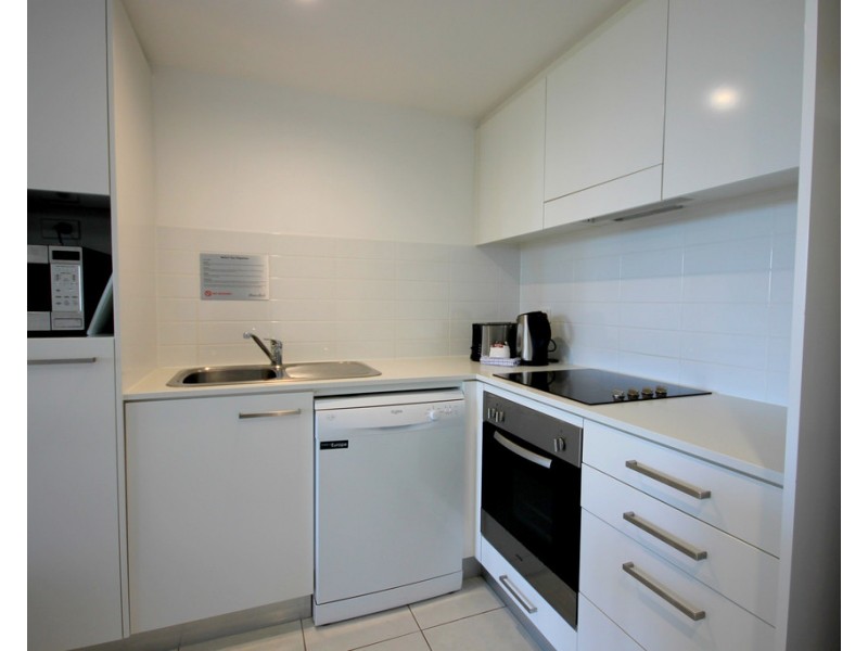 32/25 Surf Parade, Broadbeach QLD 4218