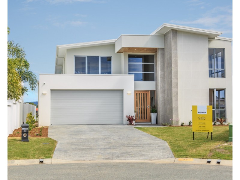32 Bombala Street, Broadbeach Waters QLD 4218