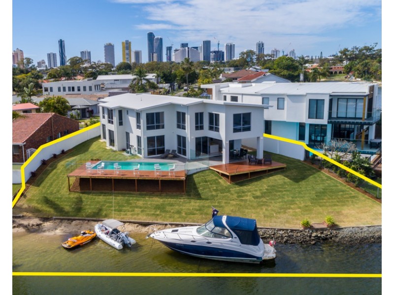 32 Bombala Street, Broadbeach Waters QLD 4218