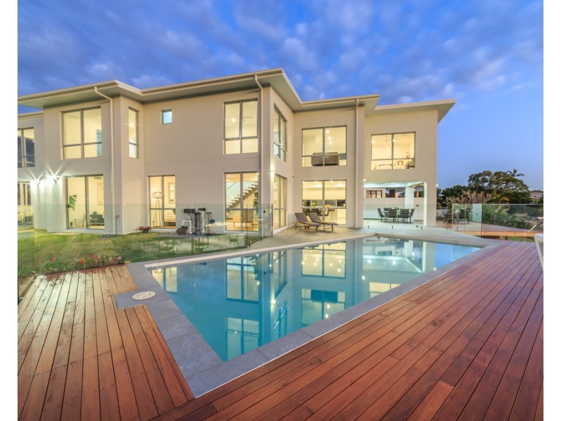 32 Bombala Street, Broadbeach Waters QLD 4218