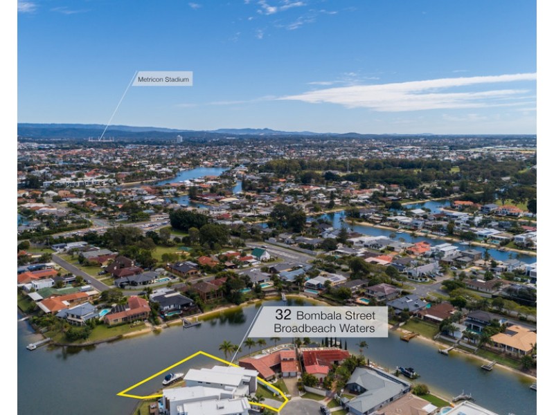32 Bombala Street, Broadbeach Waters QLD 4218