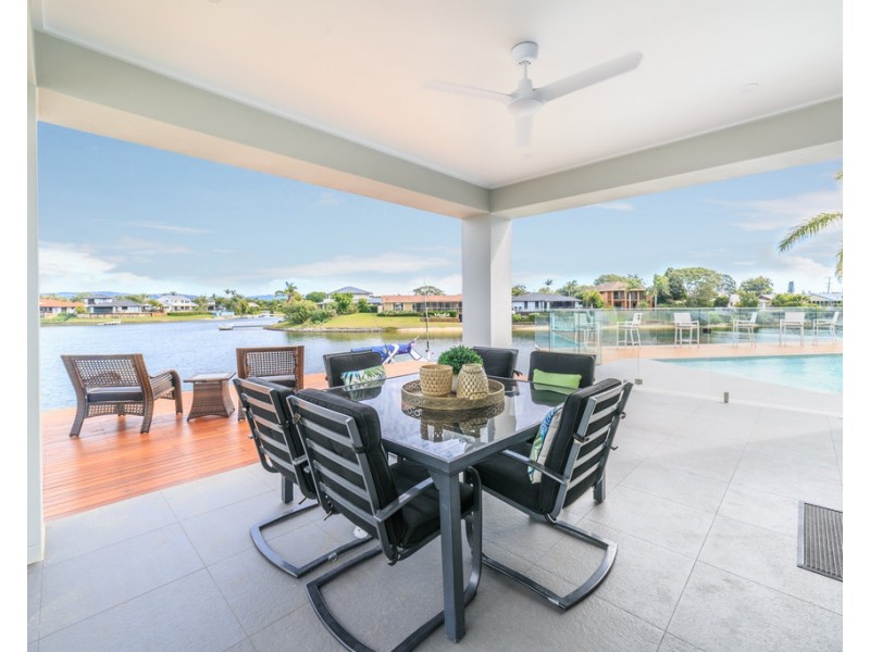 32 Bombala Street, Broadbeach Waters QLD 4218