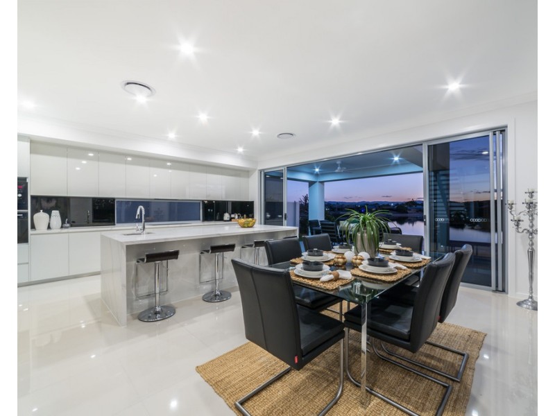 32 Bombala Street, Broadbeach Waters QLD 4218