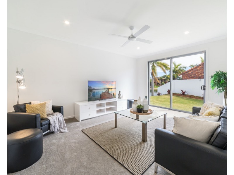 32 Bombala Street, Broadbeach Waters QLD 4218