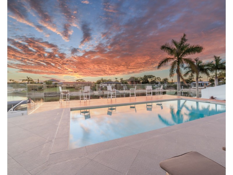 32 Bombala Street, Broadbeach Waters QLD 4218