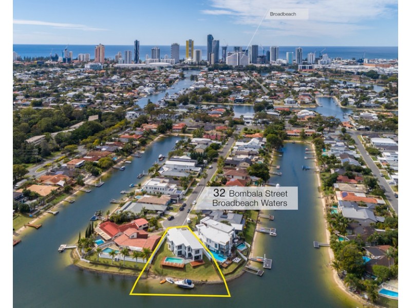 32 Bombala Street, Broadbeach Waters QLD 4218