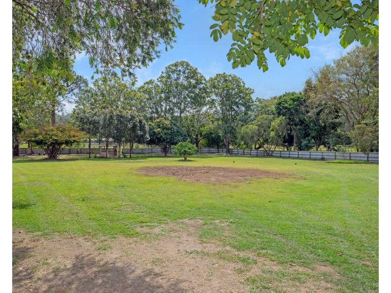 4 Tom Latimer Court, Worongary QLD 4213