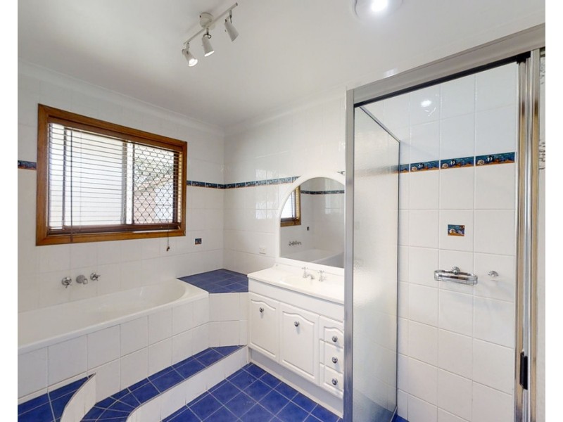 4 Tom Latimer Court, Worongary QLD 4213