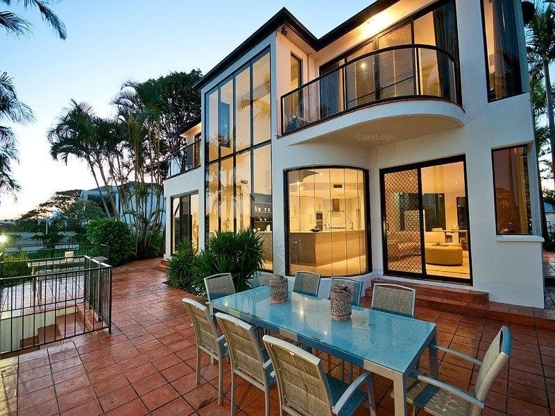 76 Amalfi Drive, Isle Of Capri QLD 4217