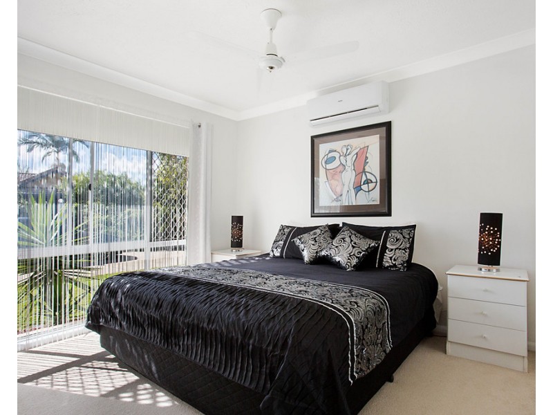 48/50 St Kevins Avenue, Benowa QLD 4217