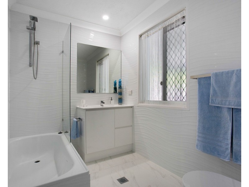 48/50 St Kevins Avenue, Benowa QLD 4217