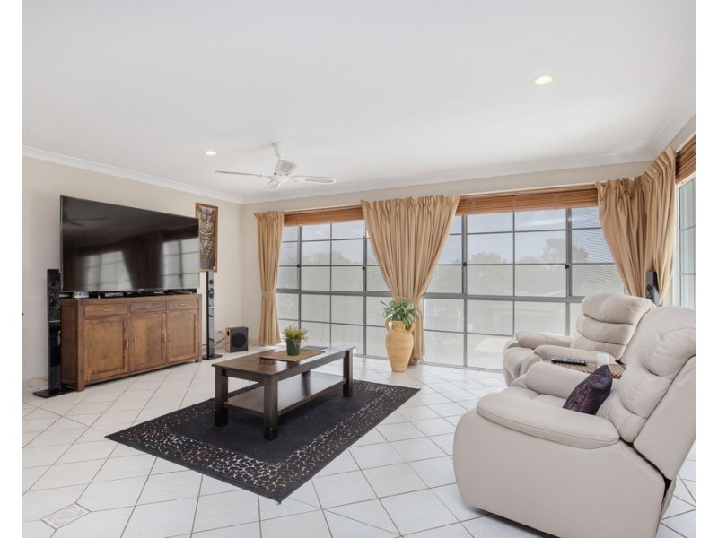 69 Merridown Drive, Merrimac QLD 4226