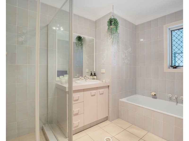 69 Merridown Drive, Merrimac QLD 4226