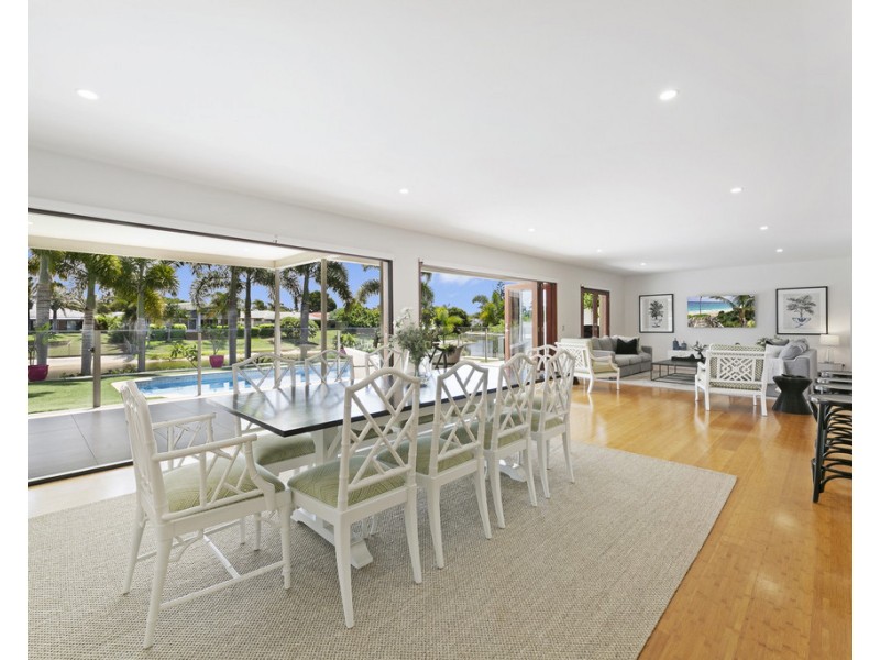 44 Alec Avenue, Mermaid Waters QLD 4218