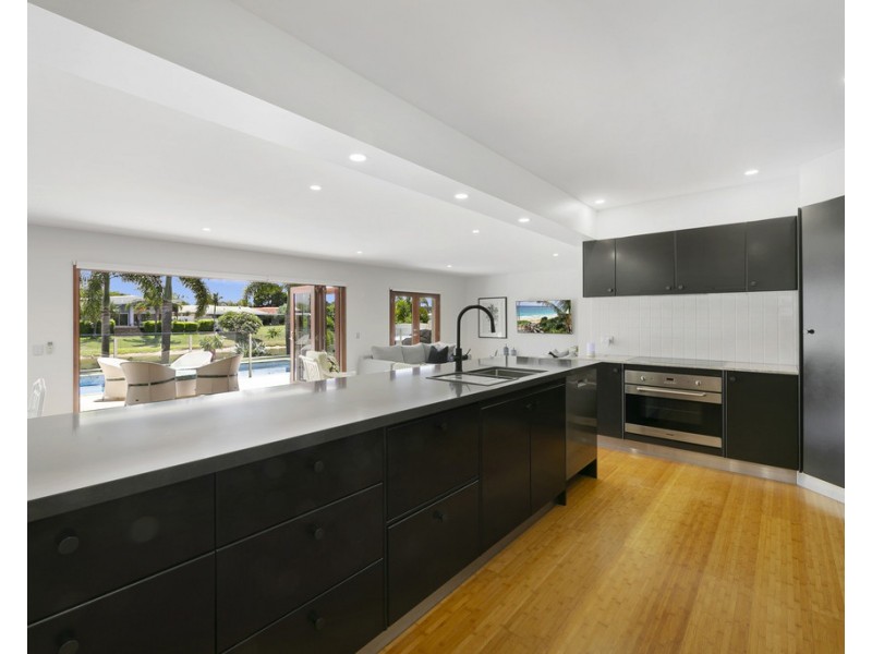 44 Alec Avenue, Mermaid Waters QLD 4218