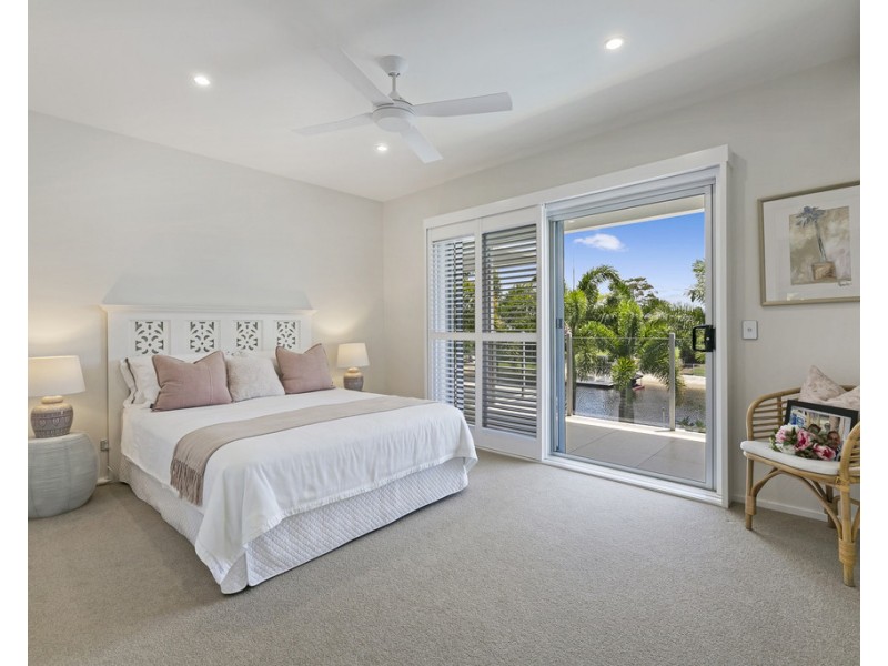 44 Alec Avenue, Mermaid Waters QLD 4218