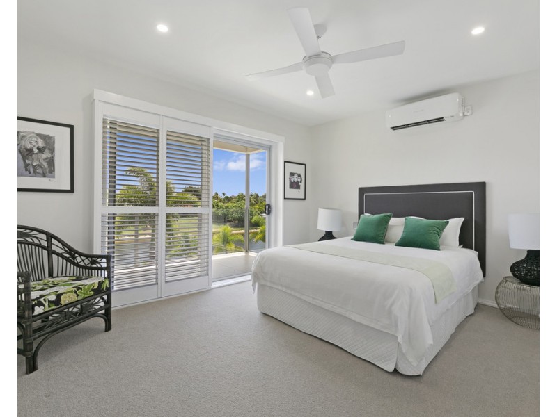 44 Alec Avenue, Mermaid Waters QLD 4218