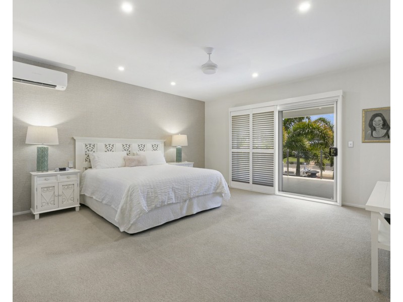 44 Alec Avenue, Mermaid Waters QLD 4218