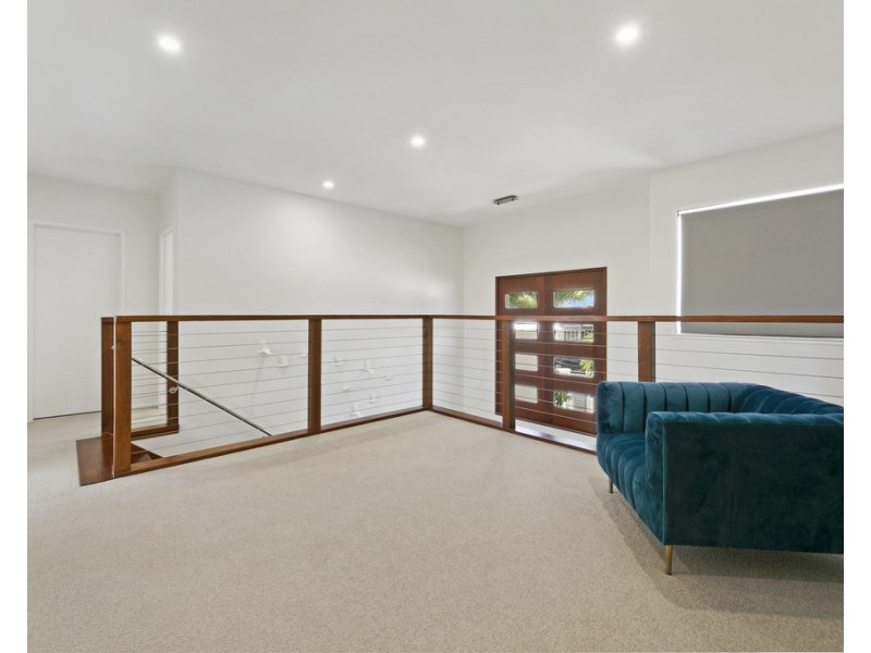 44 Alec Avenue, Mermaid Waters QLD 4218