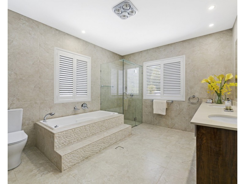 44 Alec Avenue, Mermaid Waters QLD 4218