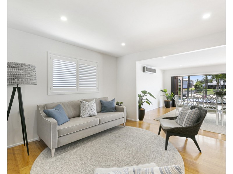 44 Alec Avenue, Mermaid Waters QLD 4218