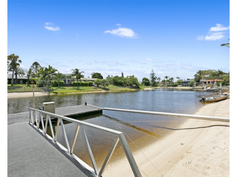 44 Alec Avenue, Mermaid Waters QLD 4218