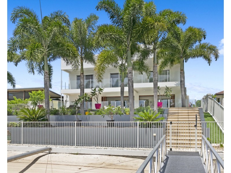 44 Alec Avenue, Mermaid Waters QLD 4218