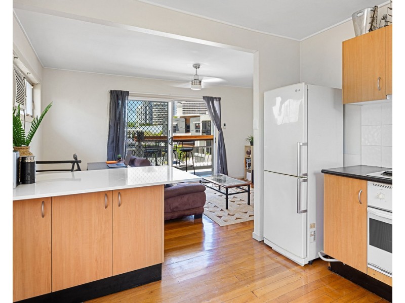 4/15 Havana Key, Broadbeach Waters QLD 4218