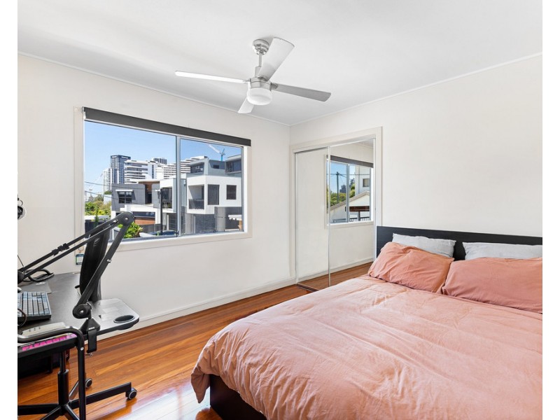 4/15 Havana Key, Broadbeach Waters QLD 4218