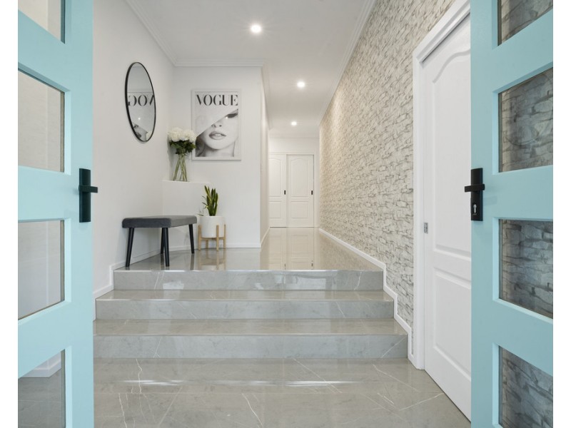 4 Corvus Way, Robina QLD 4226