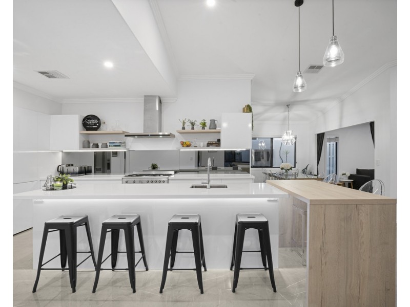 4 Corvus Way, Robina QLD 4226