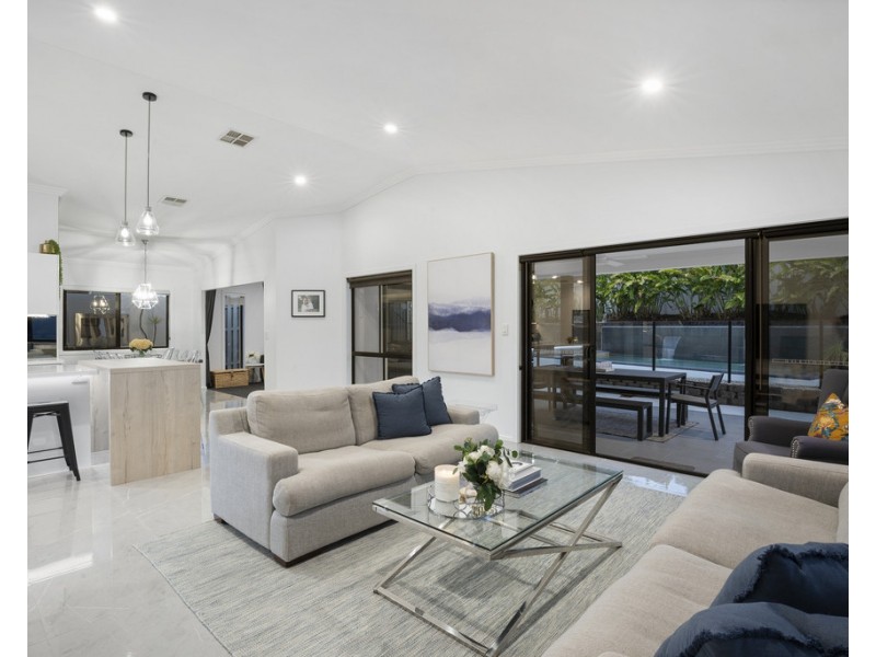 4 Corvus Way, Robina QLD 4226